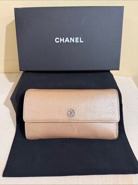 CHANEL Beige gold Rose Leather Flap Wallet with CC Button
